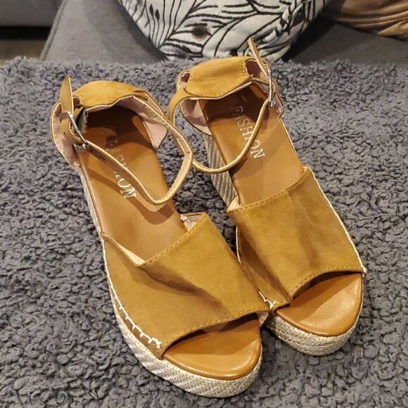 Womens Wedge Sandals   - Picture 1 of 6